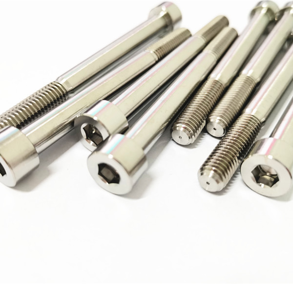 Common polishing methods and working principles of titanium bolts